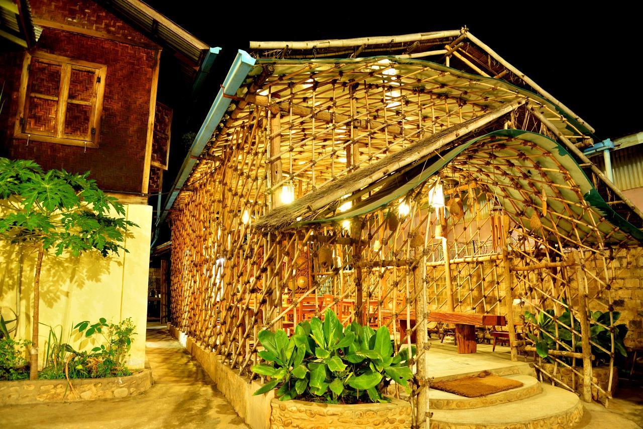 Yee Shin Guest House Hsipaw Esterno foto