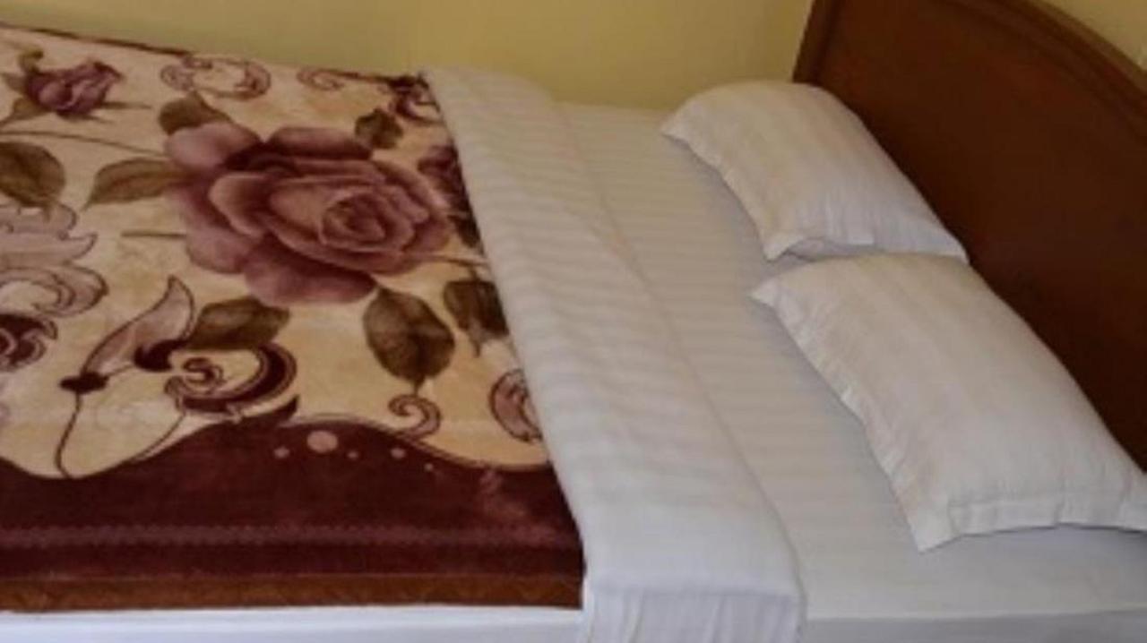 Yee Shin Guest House Hsipaw Esterno foto