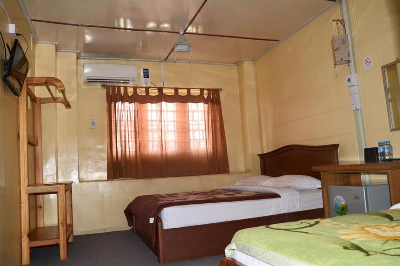 Yee Shin Guest House Hsipaw Esterno foto