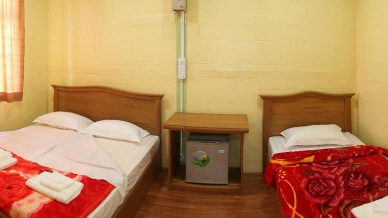 Yee Shin Guest House Hsipaw Esterno foto