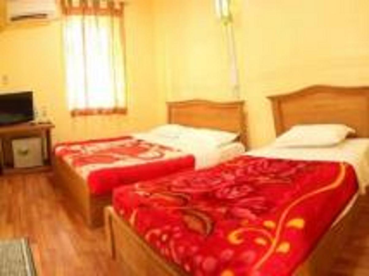 Yee Shin Guest House Hsipaw Esterno foto